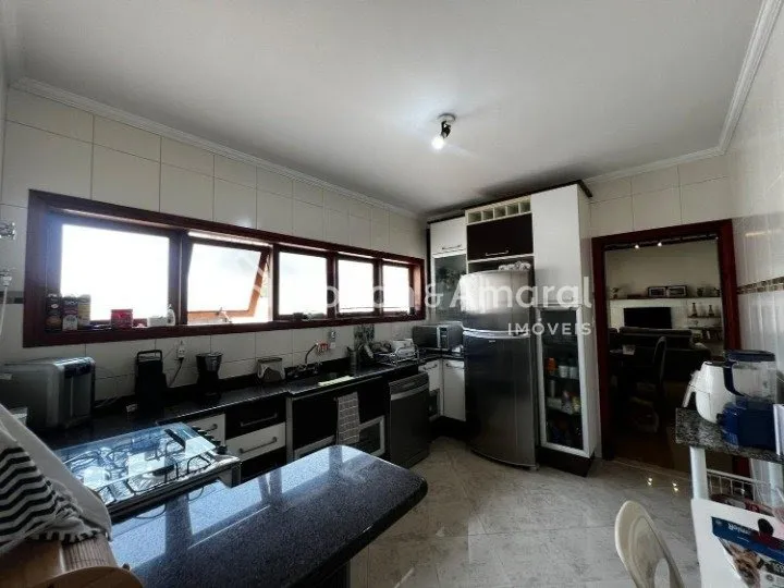 Imagem Casa com 3 Suítes à venda, 275m² - Jardim Chapadão