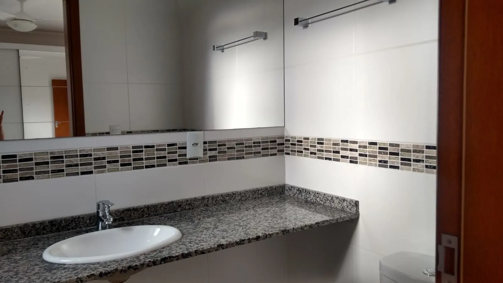 Imagem Apartamento com 02 quartos (01 suíte) e 03 Vagas no Bairro Cristo Redentor
