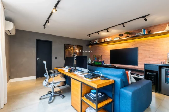 Imagem Cobertura a venda em Moema com 3 quartos, 1 suíte, 1 sala, 4 banheiros, 3 vagas de garagem, 245m².