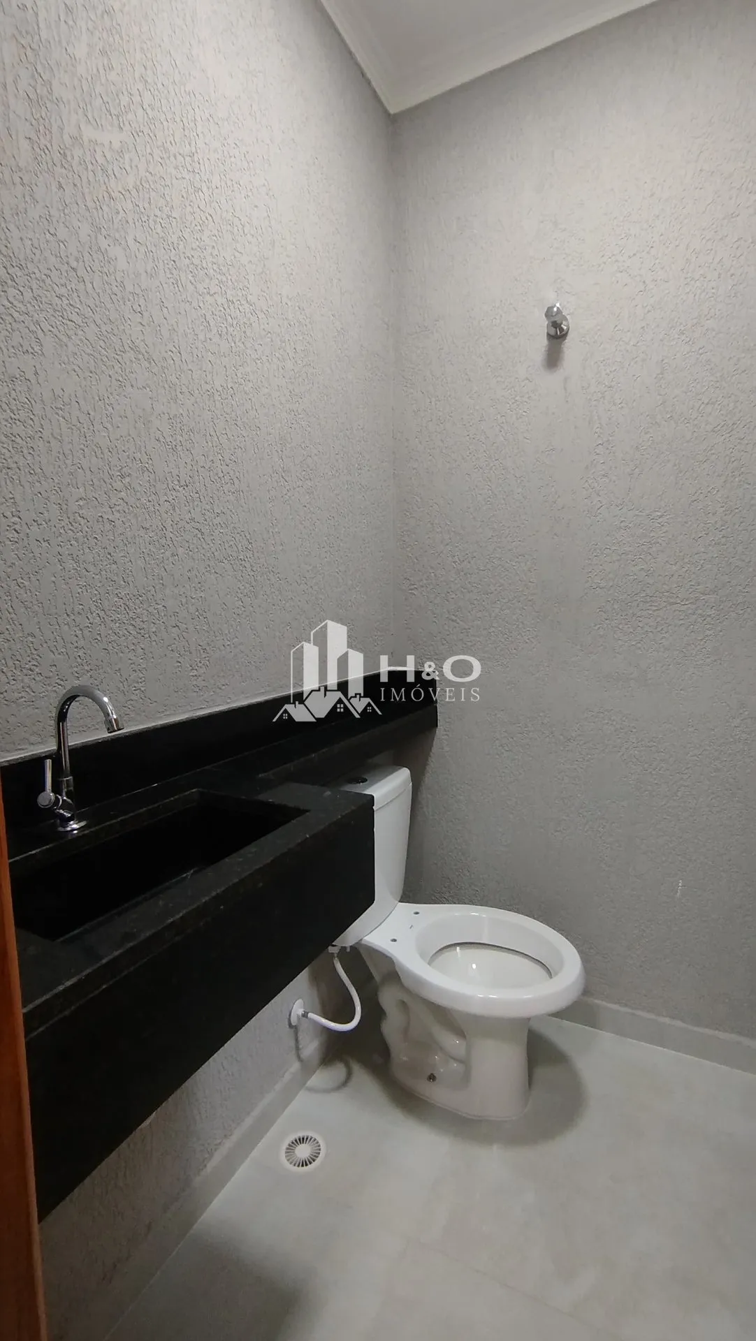 Imagem Sobrado Frontal à Venda - 3 Dormitórios (1 Suíte) - Acabamento em Porcelanato! BAIRRO JARDIM BRASILIA