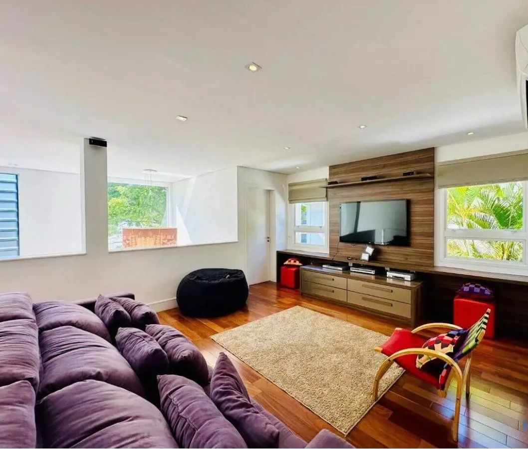 Imagem Casa Sobrado Com Piscina Localizada no Alphaville Residencial Zero!