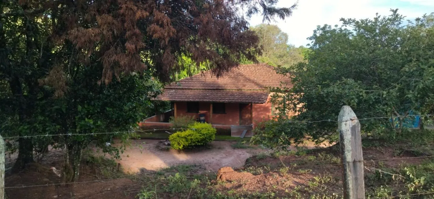 Imagem Vendo um belíssimo sítio em Carmópolis de Minas com 10 hectares de terra,