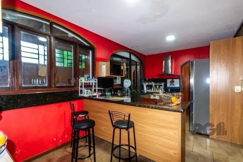 Imagem Casa 303m² - 4 dormitórios, 2 vagas no bairro Santo Antônio