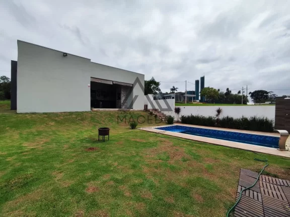 Imagem Casa térrea com 3 dormitórios, sendo 1 suíte Imóvel com terreno amplo, de 510m² na esquina Ampl...
