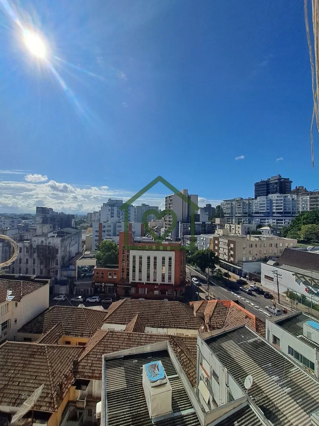 Imagem Apartamento reformado em frente ao Zaffari da Cristóvão Colombo com 1 dormitório e móveis sob me...