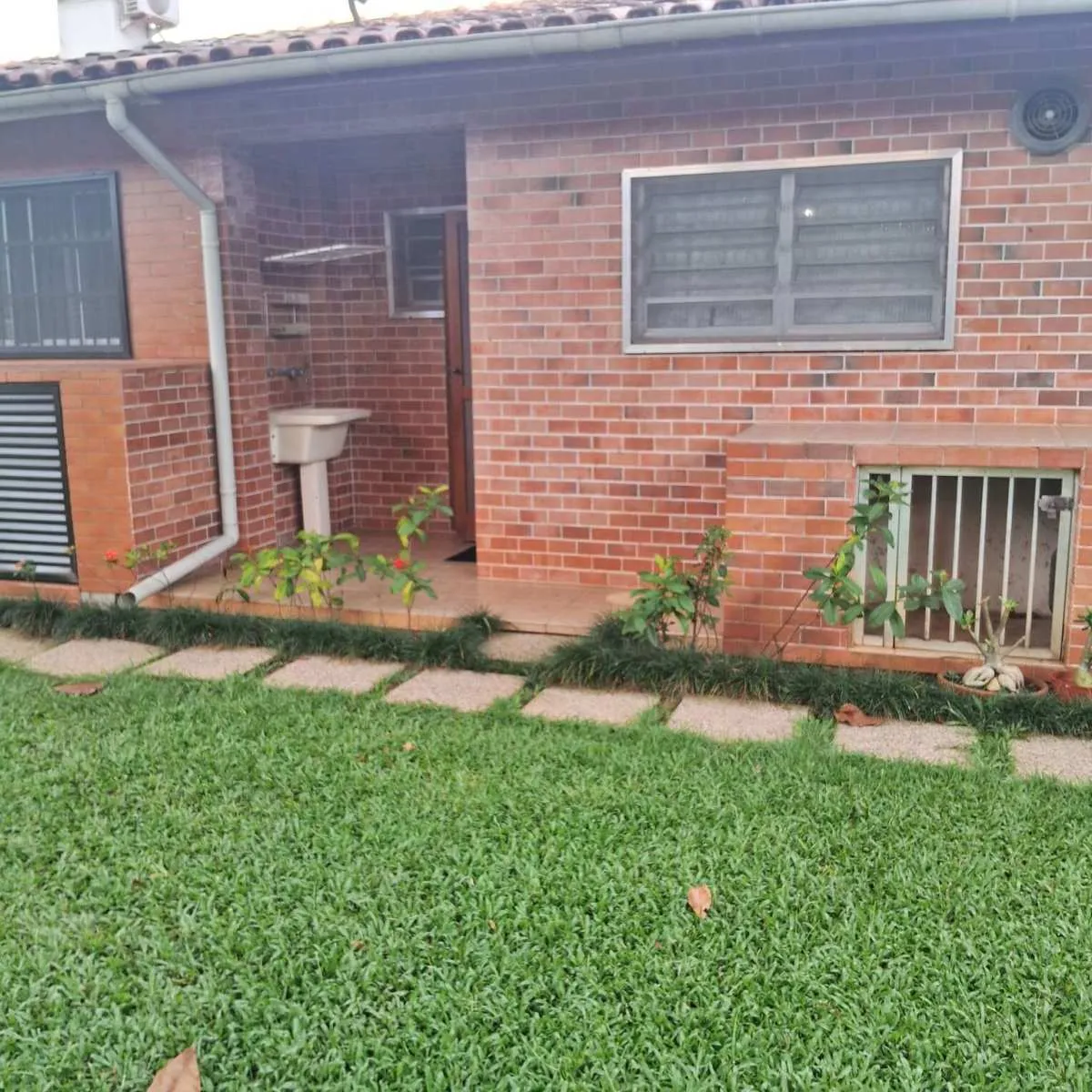 Imagem Casa à venda em Guarujá, Enseada, com 1 quarto, com 70 m2, Condomínio Mandaguari