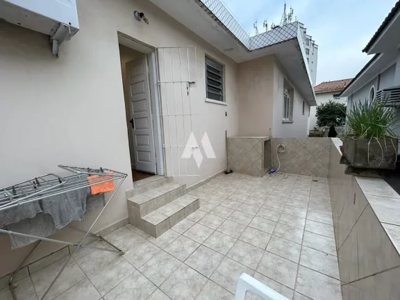 Imagem Casa sobreposta alta à venda com 3 dormitórios e solarium na Ponta da Praia em Santos/SP