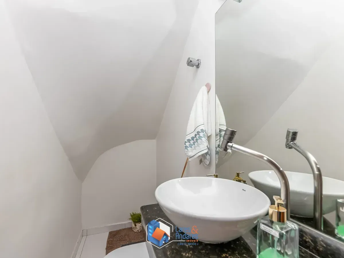 Imagem Sobrado para venda em Jardim Marisa com 3 quartos, sendo 3 suítes, 168m²