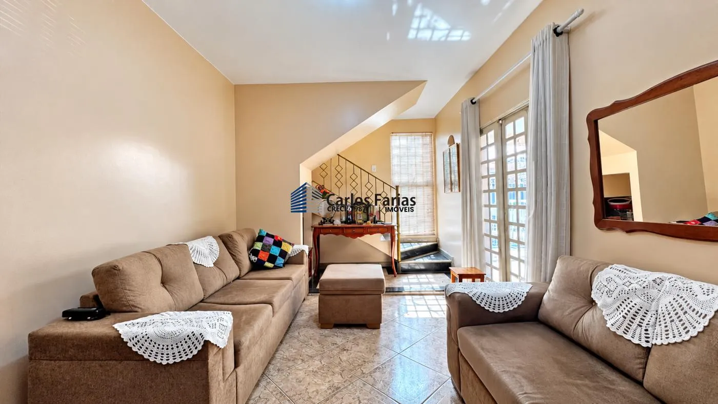 Imagem Casa para Venda em Brasília, Guará II, 5 dormitórios, 1 suíte, 3 banheiros, 2 vagas