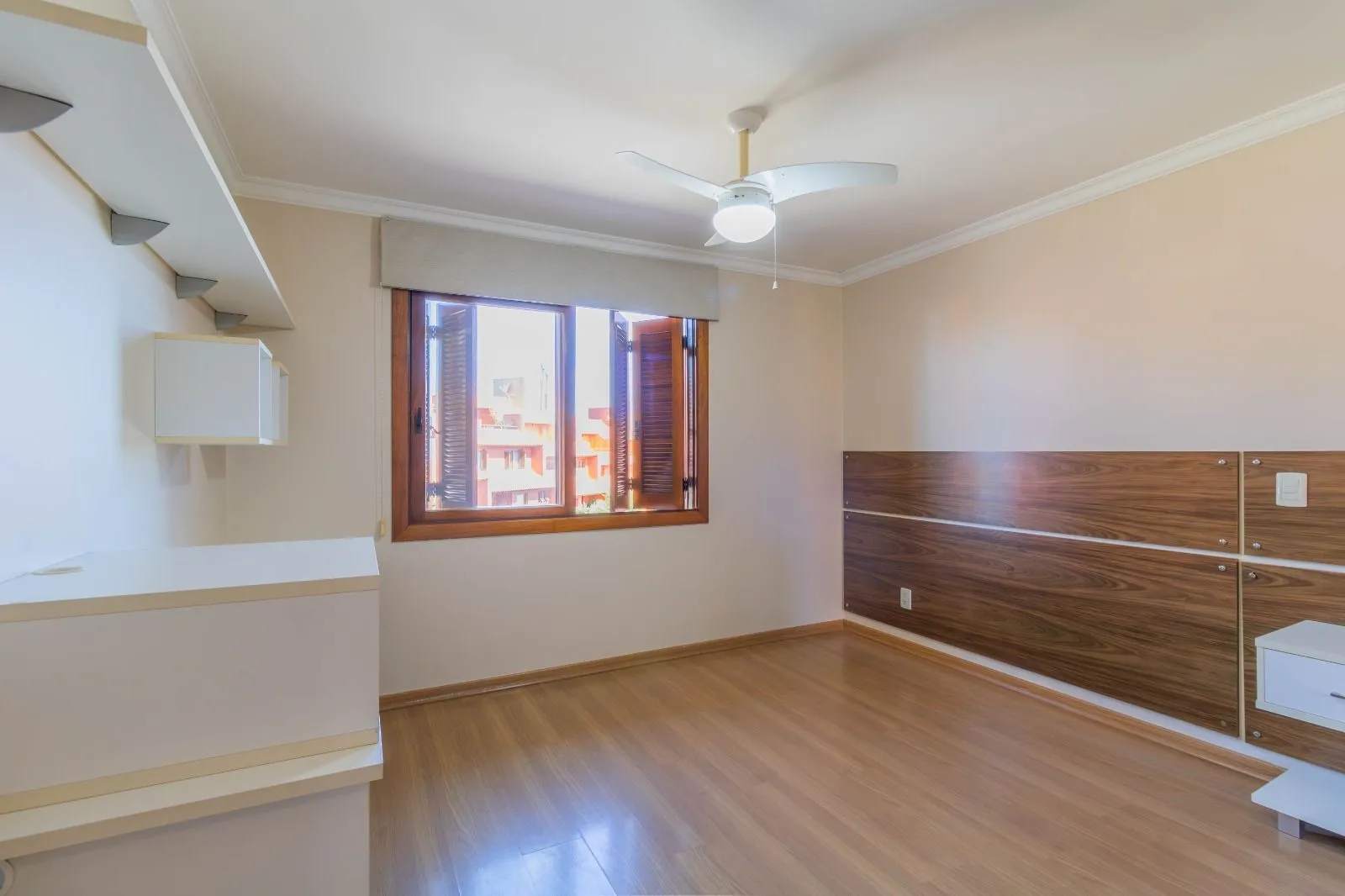 Imagem Casa Condominio para Venda - 286.89m², 4 dormitórios, sendo 2 suites, 2 vagas - Cristal