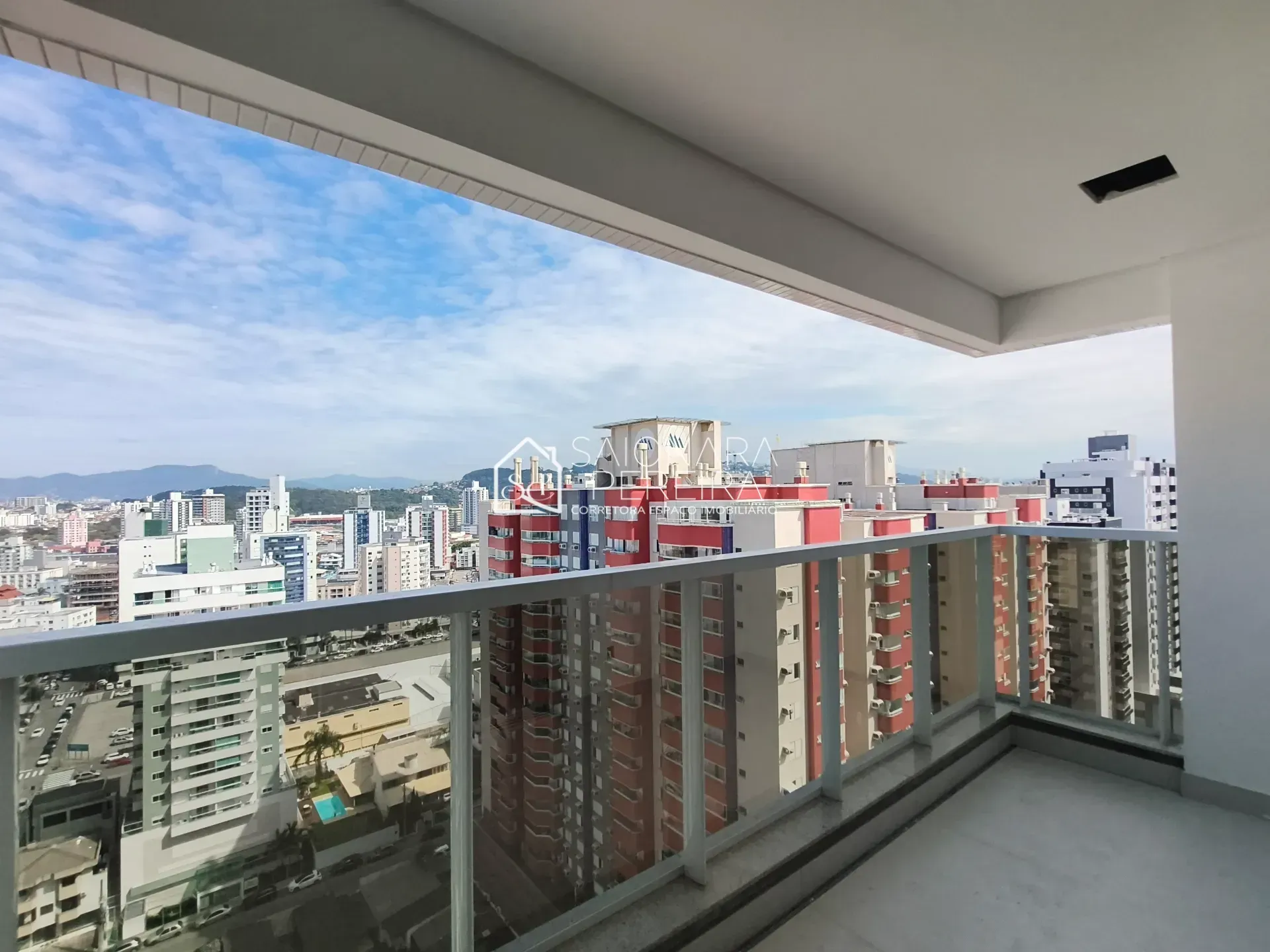 Foto do imóvel Apartamento 3 Suítes à Venda no Bairro Campinas, São José - 136m² com Vista para o Mar em Rua Victor Meirelles, 70 - Campinas, São José - SC