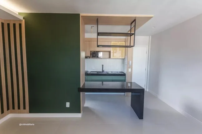 Imagem Imóvel aconchegante à venda com 3 quartos, sendo 1 suíte, e 2 banheiros no total. O condomínio f...