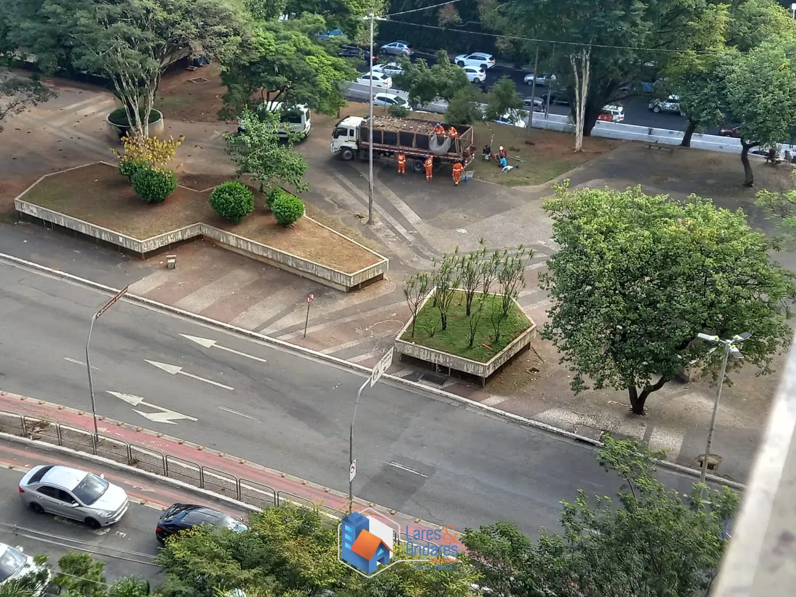 Imagem SALA À VENDA, COM 37M² 2 SALAS + RECEPÇÃO, 2 BANHEIROS, COM SACADA E VISTA DO NONO ANDAR, COM 1 VAGA EM FRENTE A ESTAÇÃO PARAISO DO METRÔ - VILA MARIANA