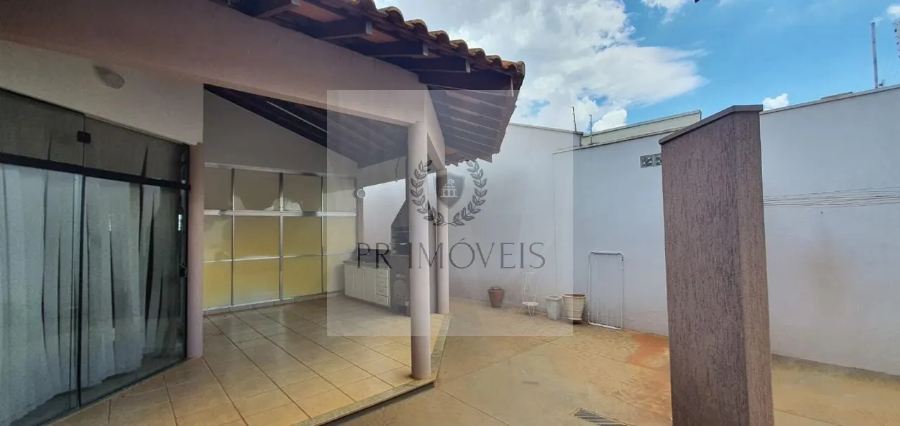 Foto do imóvel Imperdível oportunidade de adquirir uma bela casa no Jardim Biagioni em Araraquara-SP! Casa com 3 quartos, 1 suíte, 2 salas, 4 banheiros, 2 vagas de garagem e 180m².
