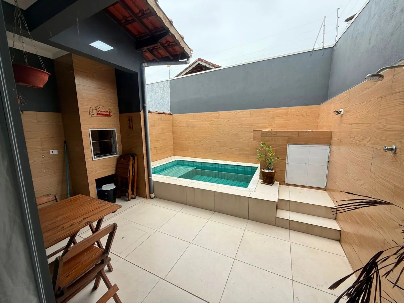 Imagem Casa para Venda em Mongaguá, Itaóca, 2 dormitórios, 1 suíte, 1 banheiro, 2 vagas