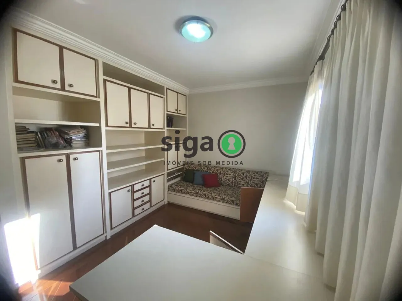 Imagem Apartamento á Venda - 235m², 4 Suítes e 4 Vagas em Moema.
