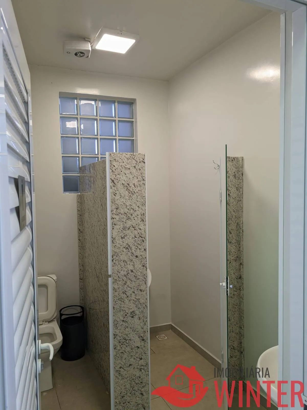 Imagem Sala de esquina terrea com 210m2