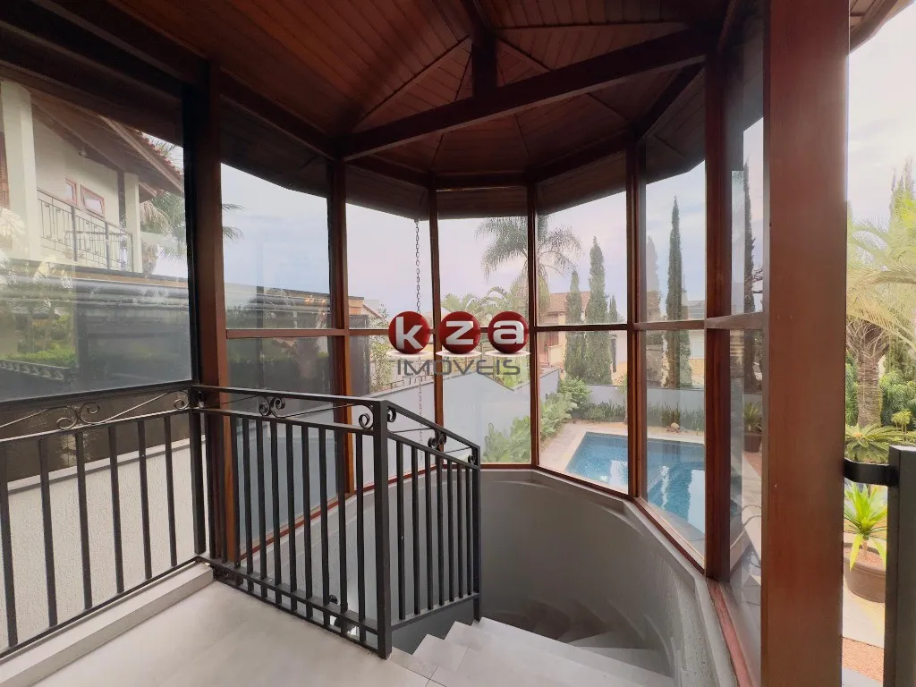 Imagem Casa de luxo a venda no Condomínio Reserva Colonial em Valinhos: 3 suítes + 1, 4 salas e amplo espaço gourmet com piscina.