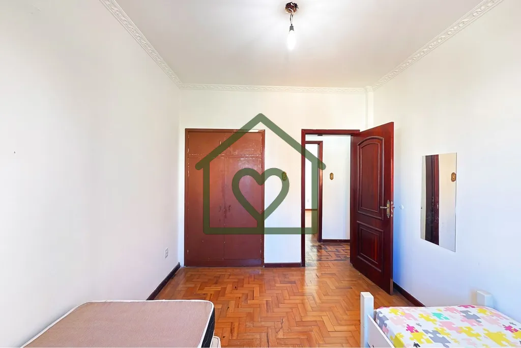 Imagem Localizado na divisa entre os bairros Independência e Centro Histórico, este apartamento de 77m² ...