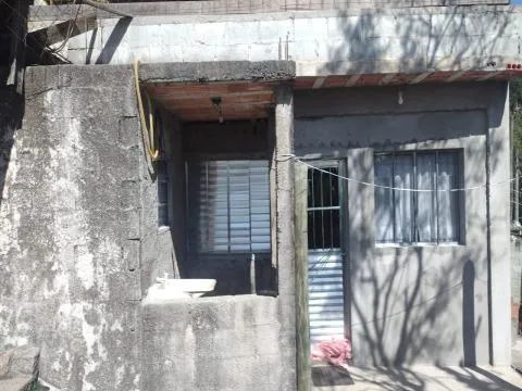 Imagem VENDA DE CASA NO TUPÃ ARUJÁ/SP, com 370m² sendo 2 casas, 03 dormitórios, sala, 02 cozinhas, 02 banheiros, área de lazer c/ churrasqueira. CONSULTE-NOS