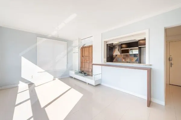 Imagem Vende-se apartamento com 2 quartos (1 suíte), 74m² e 2 vagas - Petrópolis