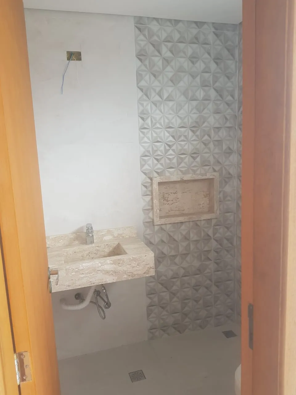 Imagem VENDO SOBRADO COM 03 SUÍTES NO BAIRRO VILA ERNA! (CUPECÊ)