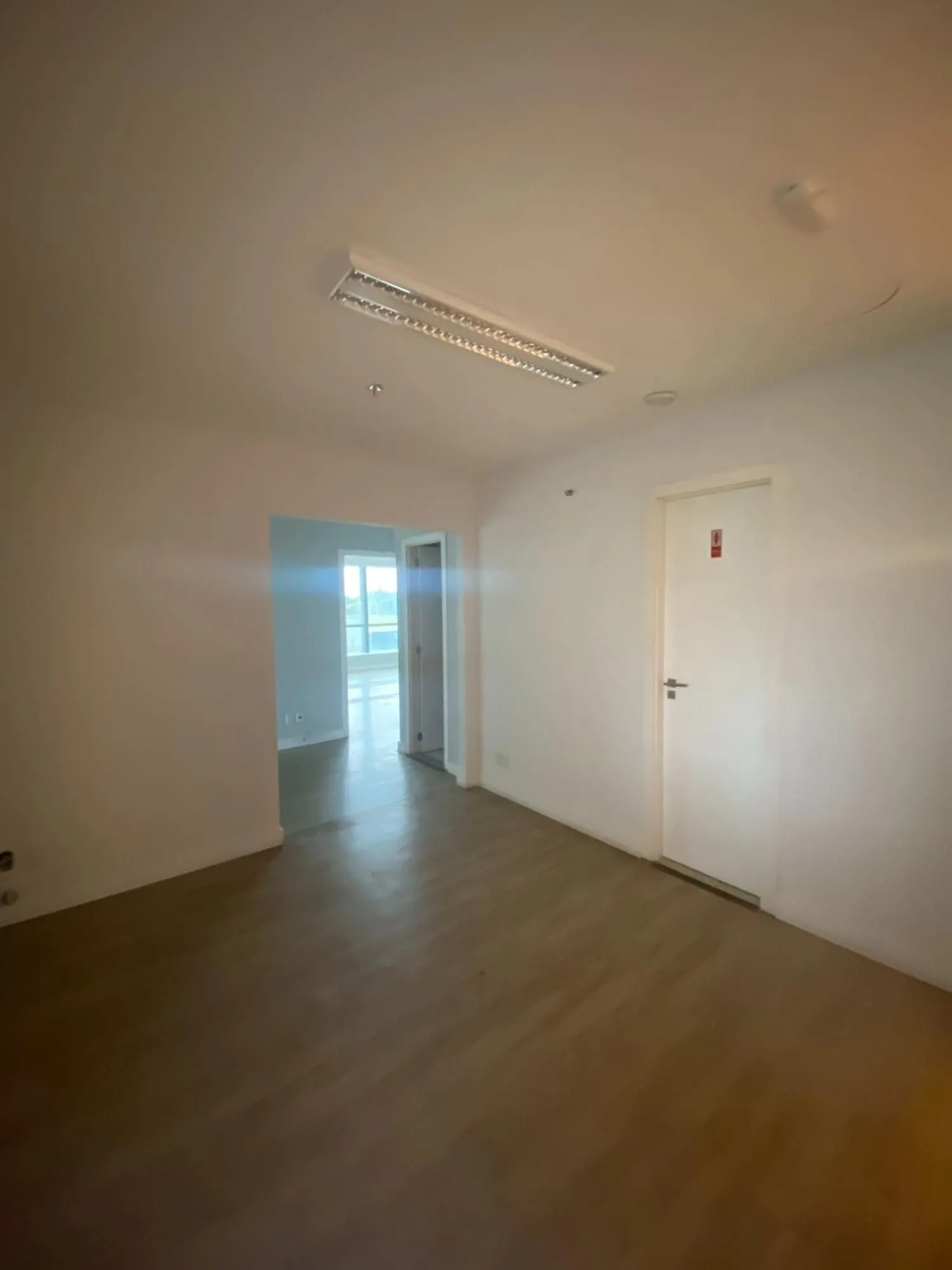 Imagem Sala Comercial no Bairro Praia de Belas - Porto Alegre