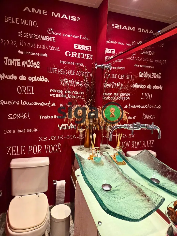 Imagem Apartamento com 211m2, 3 dormitórios e 3 vagas à venda no Panamby