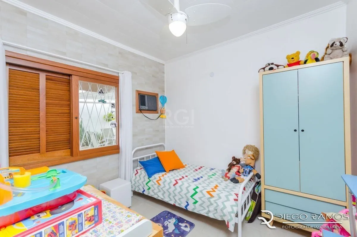 Imagem Casa para Venda - 216m², 4 dormitórios, sendo 1 suites, 4 vagas - Menino Deus