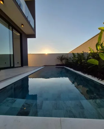 Casa com Piscina e espaço para viver.