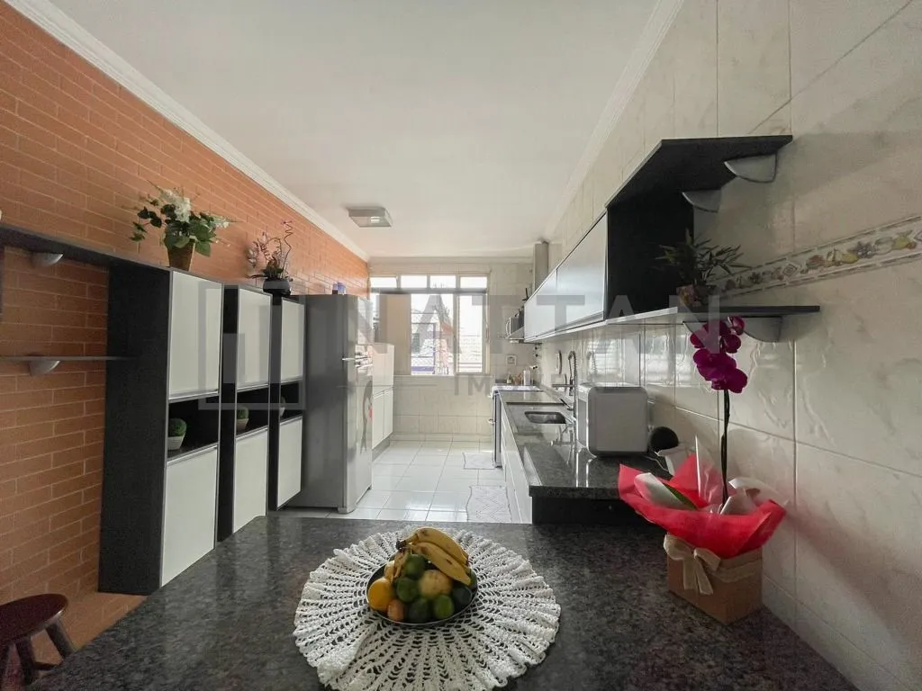 Imagem Imóvel mobiliado com 4 dormitórios, cerca de 700 m² de área útil, lareira e área gourmet