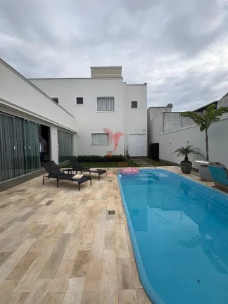 Imagem Luxuosa Casa em Tijucas, aceita financiamento bancário e imoveis! Pronta para Morar