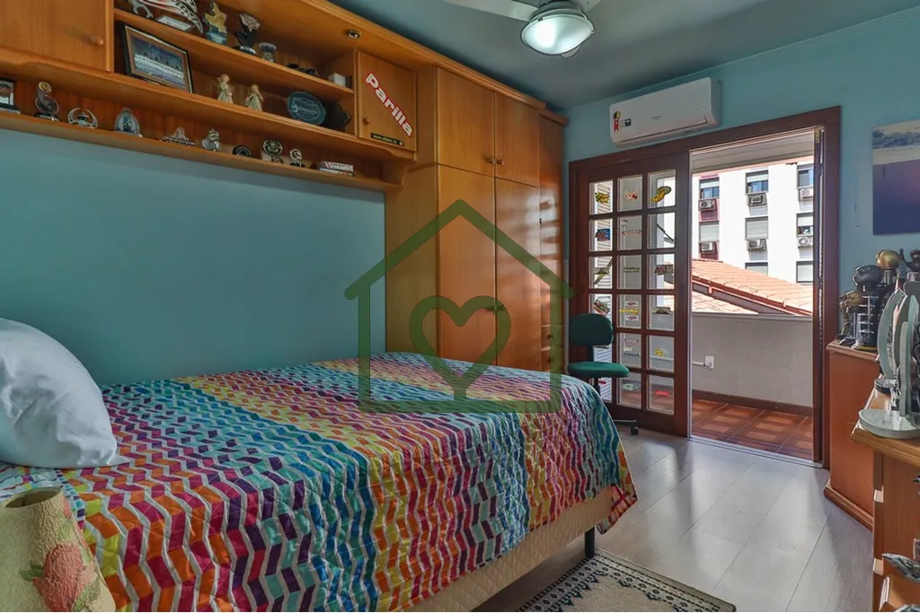 Imagem Casa de 325m2 de área privativa em terreno de 350m2 no bairro Jardim Lindóia, distribuída em dois...