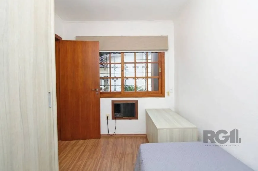 Imagem Casa 245m² - 3 dormitórios, 4 vagas no bairro Cavalhada