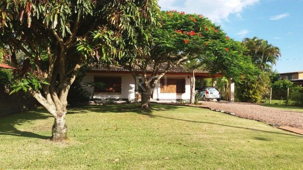 Imagem Casa para Venda - 220m², 2 dormitórios, sendo 1 suites, 4 vagas - Belém Novo