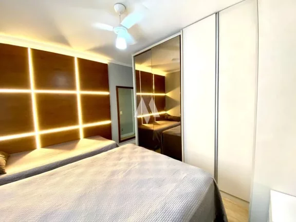 Imagem Casa sobreposta baixa vendida com porteira fechada, com piscina e churrasqueira