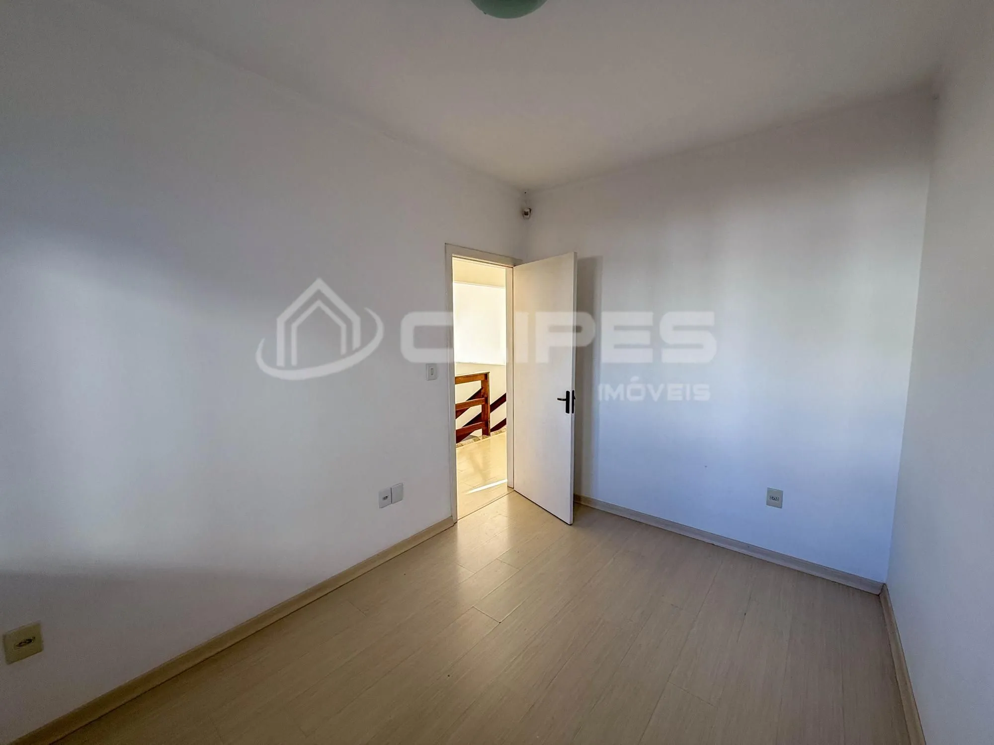 Imagem Sobrado para Venda - 140m², 3 dormitórios, sendo 1 suites, 2 vagas - Hípica