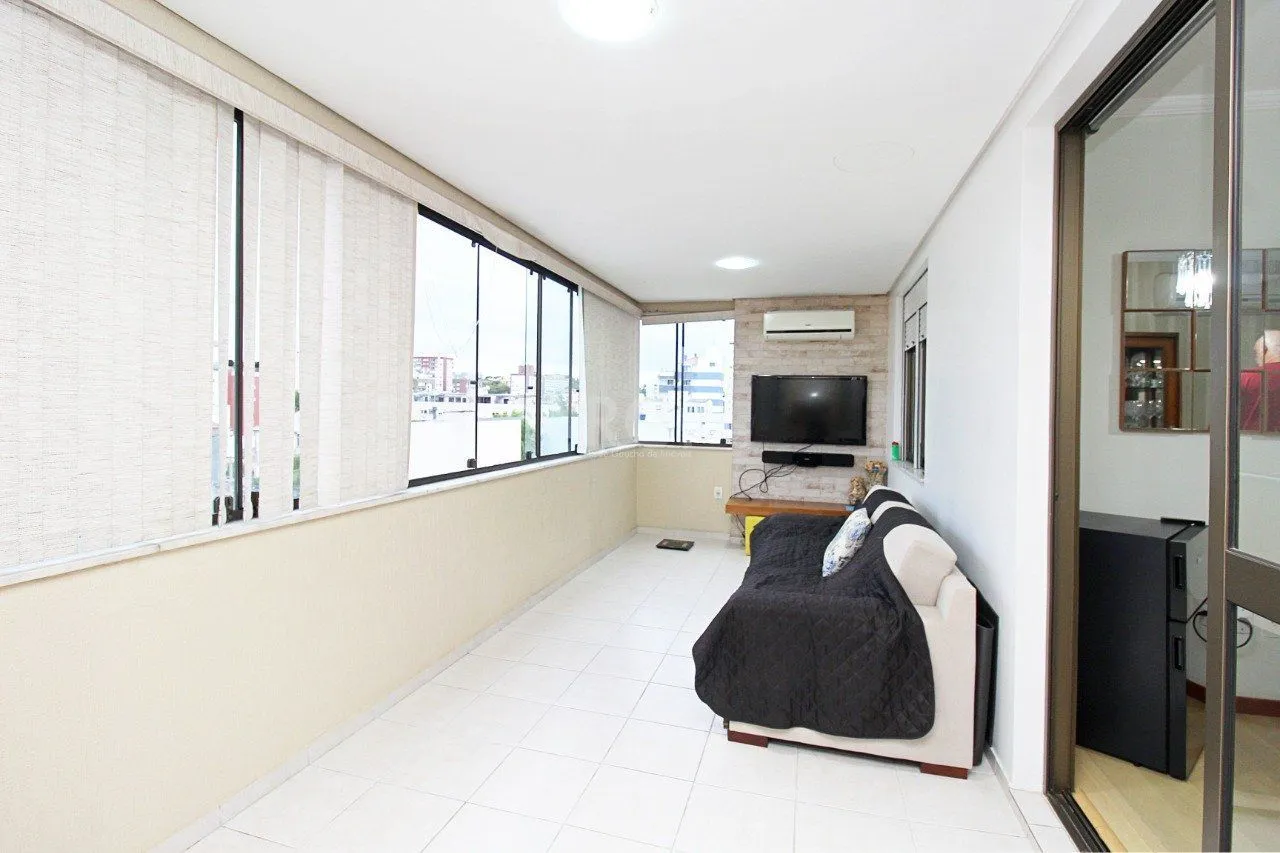 Imagem Apartamento de três dormitórios, suíte e uma vaga de garagem no bairro Santana