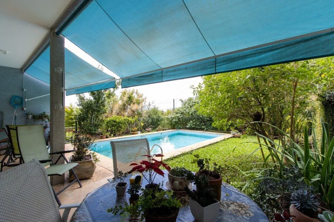 Imagem Sobrado com vista para Rio, 3 quartos, 2 suites, pátio, piscina, vaga para 4 carros - Bairro Vila Assunção
