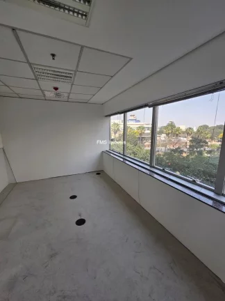 Imagem Andar Comercial com 6 vagas de garagem na Vila Congonhas, SP - 241,11 m² de área!