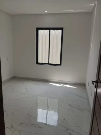 Imagem Casa nova térrea, no condomínio Quinta das Marinas , com 3 suítes sendo uma com closet , 4 vagas de garagem, pronta para ser financiada