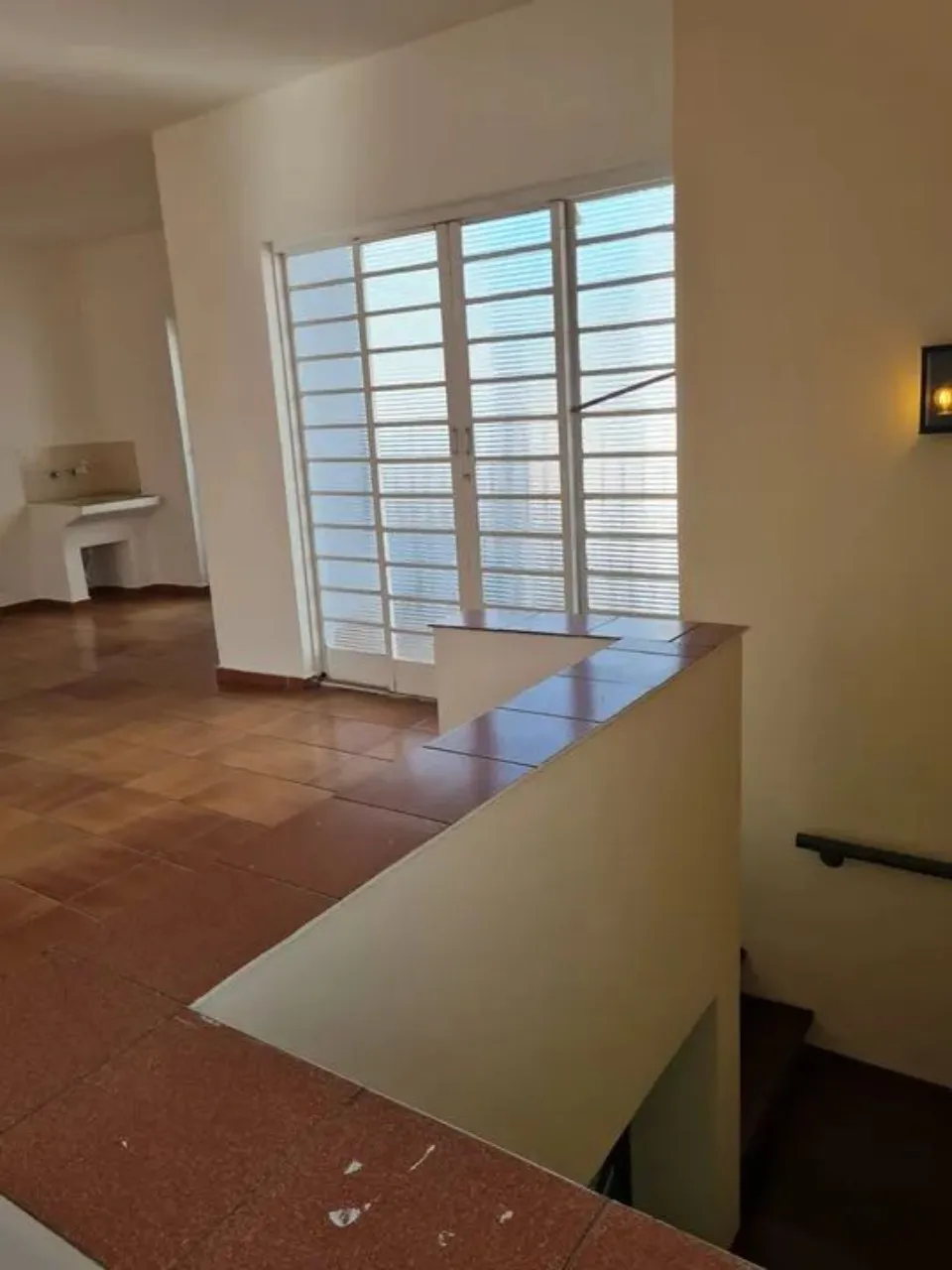 Imagem Aluguel de Casa Comercial na Vila Olímpia, Sorocaba-SP: 5 Quartos, 1 Sala, 4 Banheiros, 200m² de Área Disponíveis!