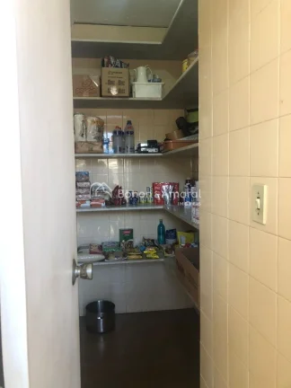 Imagem Esta casa encanta pelo conforto, amplitude e excelente distribuição dos ambientes. A área social ...