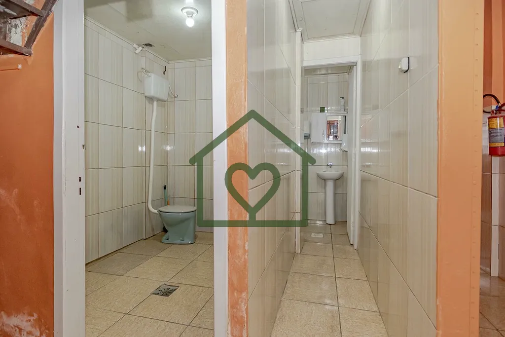 Imagem Ótima casa comercial/residencial em rua movimentada, casa com 3 quartos sendo 1 suíte, 4 banheiros...