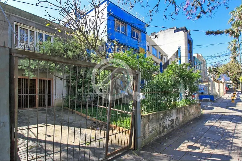 Imagem Sobrado com 262m² em terreno 8,60m x 24,00m na Av Protásio Alves, nas proximidades da Av. Monteneg...