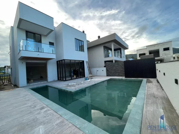 Imagem Casa em Condomínio para Venda em Camboriú, Santa Regina, 4 dormitórios, 3 suítes, 5 banheiros, 3 vagas