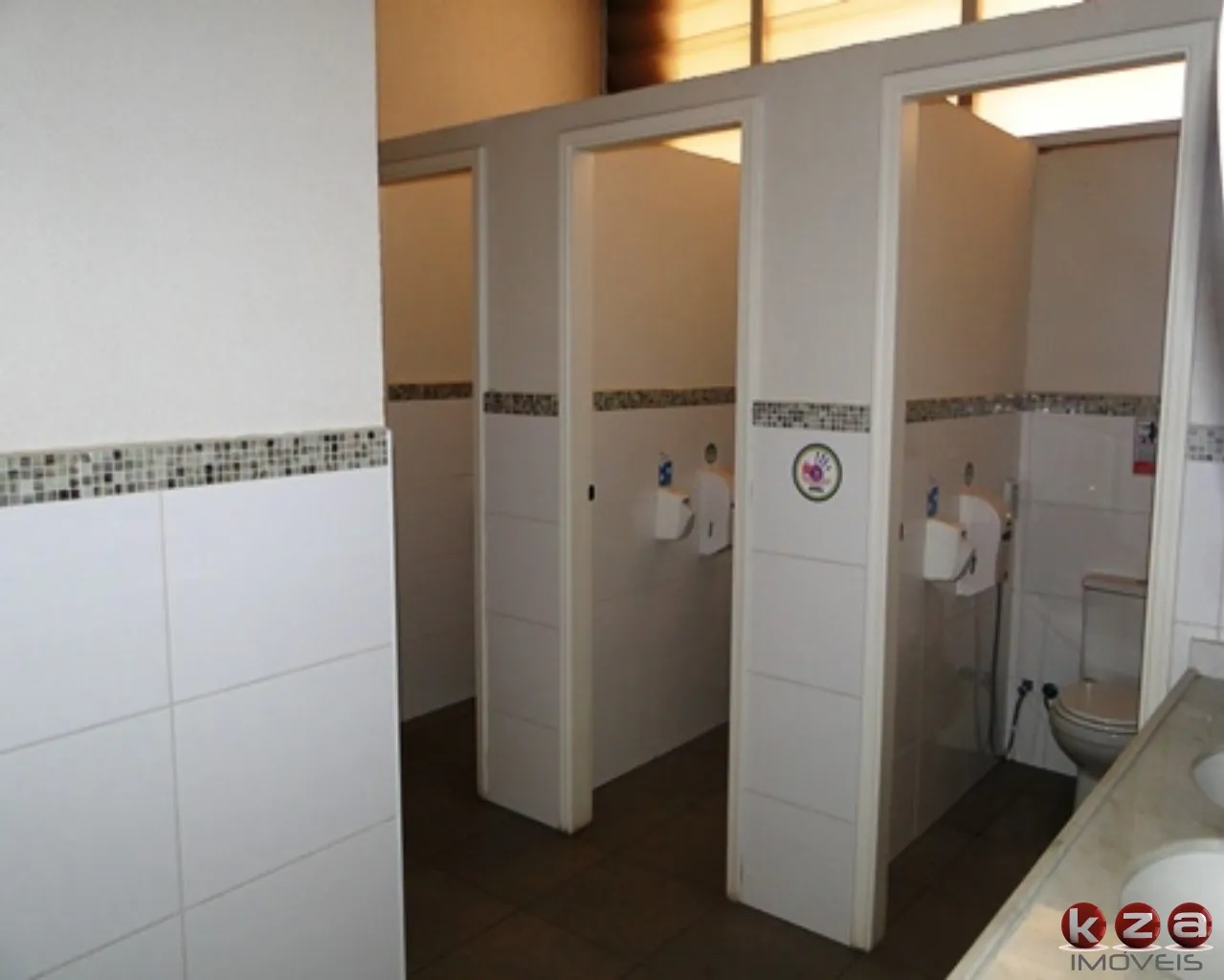 Imagem Galpão Industrial com 6 Salas e 25 Vagas em Valinhos-SP - Oferta Imbatível no Bairro Chácaras São Bento!