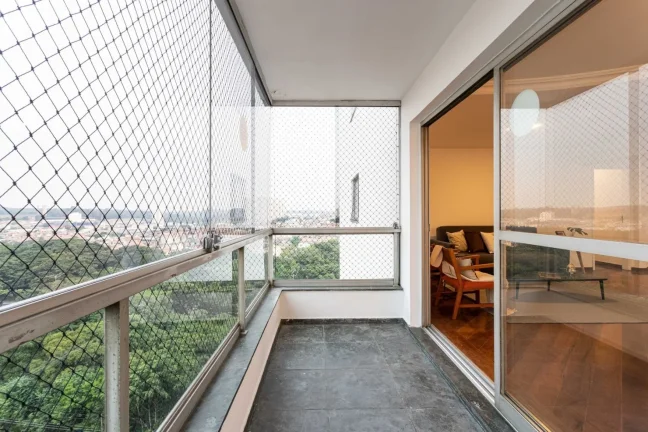 Imagem Apartamento 139M² Reformado, 4Q, 1 Suíte, 2 Banheiros, 2 Vagas, Varanda, Lavabo, Piscina, Salão de Festas e Jogos, Quadra, Portaria 24h, Sol da Manhã.