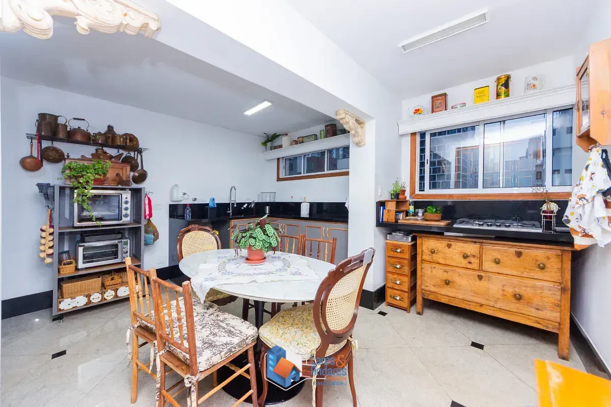 Imagem Apartamento para venda em Campo Belo com 4 quartos, sendo 1 suíte, 180m²