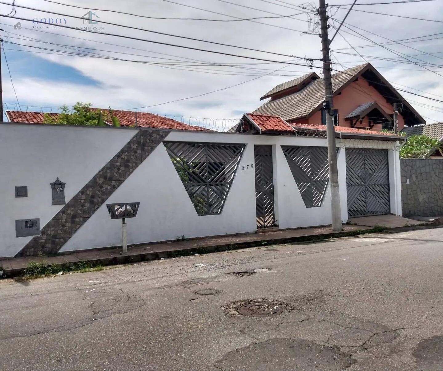 Foto do imóvel Casa para Locação 3 Quartos, 2 Suites, 4 Vagas, 660M², Jardim Residencial Doutor Lessa, Pindamonhangaba - SP